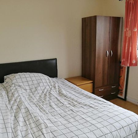 A Double Bedroom Near Glasgow City Centre Not In Great Condition Suitable For Short Stay Kültér fotó