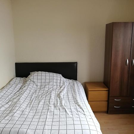 A Double Bedroom Near Glasgow City Centre Not In Great Condition Suitable For Short Stay Kültér fotó